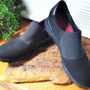Munro Black Flats Sleek Slip-On Design